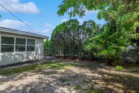 4730 NE 2nd Avenue Oakland Park FL 33334