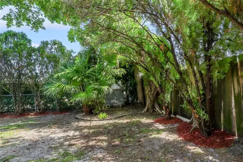 4730 NE 2nd Avenue Oakland Park FL 33334