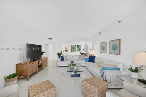 2800 Island Bl Aventura FL 33160