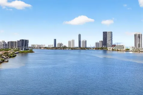 2800 Island Bl Aventura FL 33160