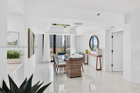 2800 Island Bl Aventura FL 33160