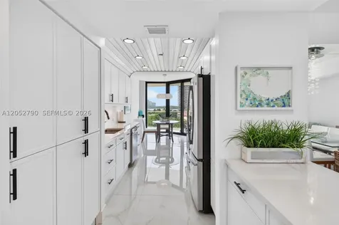 2800 Island Bl Aventura FL 33160