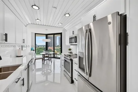 2800 Island Bl Aventura FL 33160