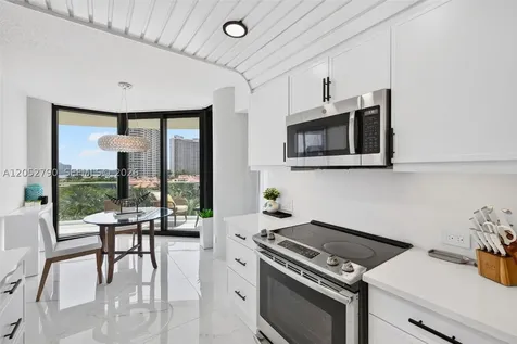2800 Island Bl Aventura FL 33160