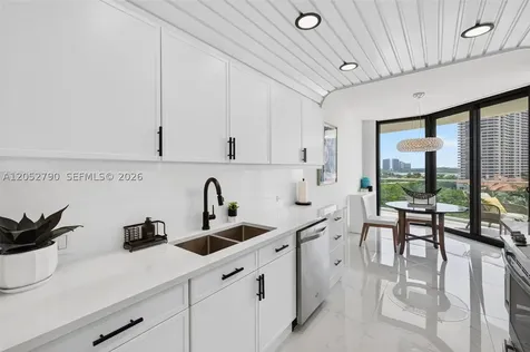 2800 Island Bl Aventura FL 33160