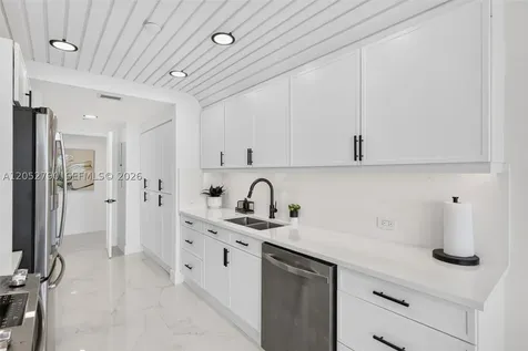 2800 Island Bl Aventura FL 33160