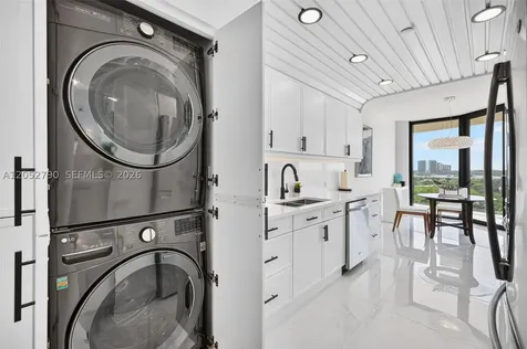 2800 Island Bl Aventura FL 33160