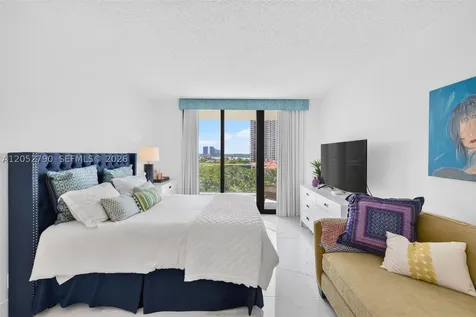 2800 Island Bl Aventura FL 33160