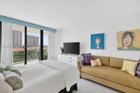 2800 Island Bl Aventura FL 33160