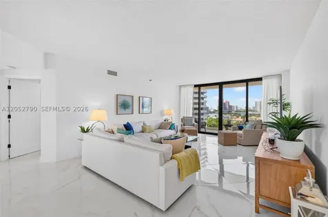 2800 Island Bl Aventura FL 33160