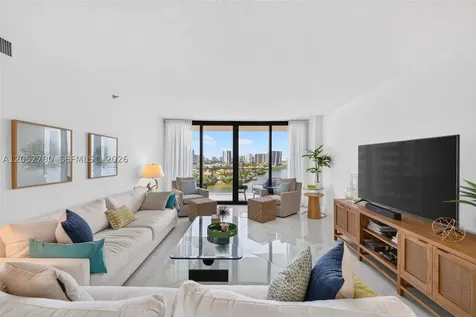 2800 Island Bl Aventura FL 33160