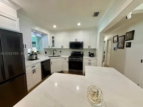 7131 SW 6th Street Pembroke Pines FL 33023