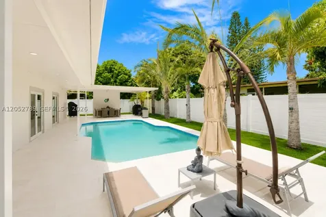 7131 SW 6th Street Pembroke Pines FL 33023