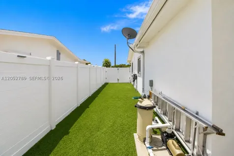 7131 SW 6th Street Pembroke Pines FL 33023