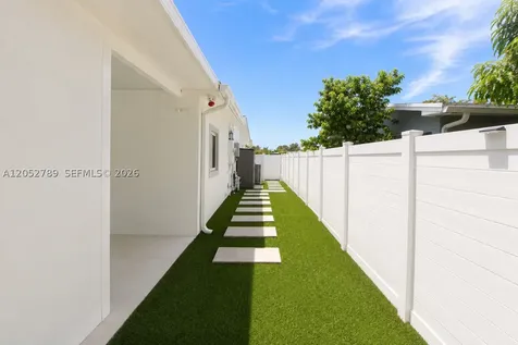 7131 SW 6th Street Pembroke Pines FL 33023