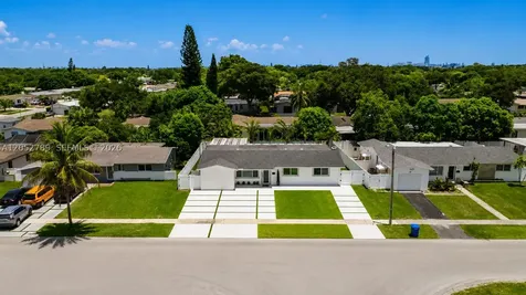 7131 SW 6th Street Pembroke Pines FL 33023