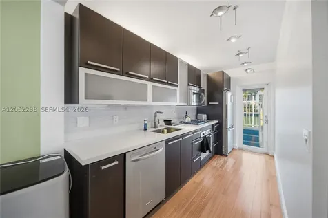 7207 Bay Drive Miami Beach FL 33141