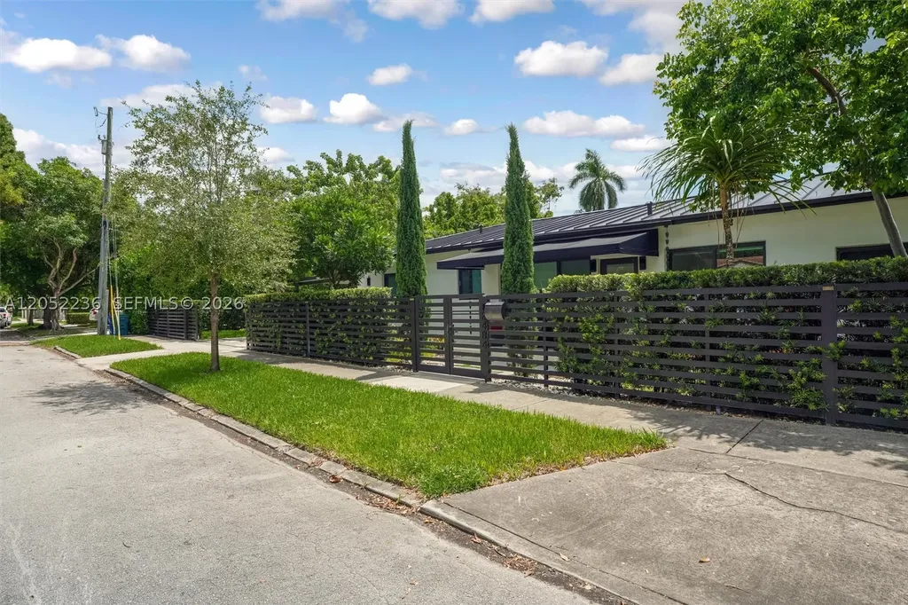 2484 SW 25th Street Miami FL 33133