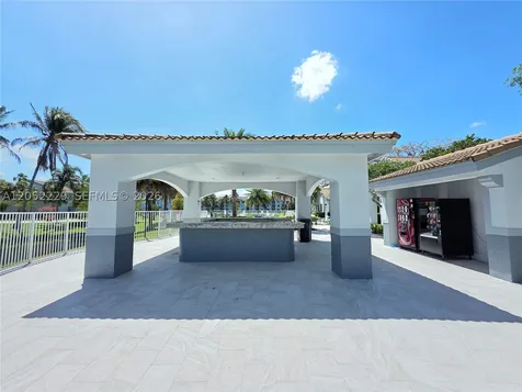 2620 S University Drive Davie FL 33328