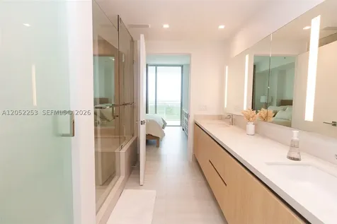 2411 Laguna Circle North Miami FL 33181