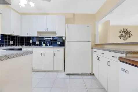 16420 NE 5th Avenue Miami FL 33162