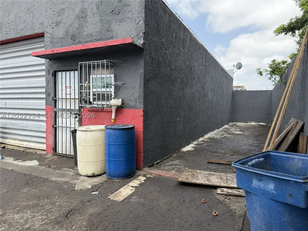2563 NW 23rd Street Miami FL 33142