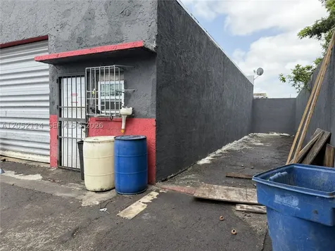2563 NW 23rd Street Miami FL 33142