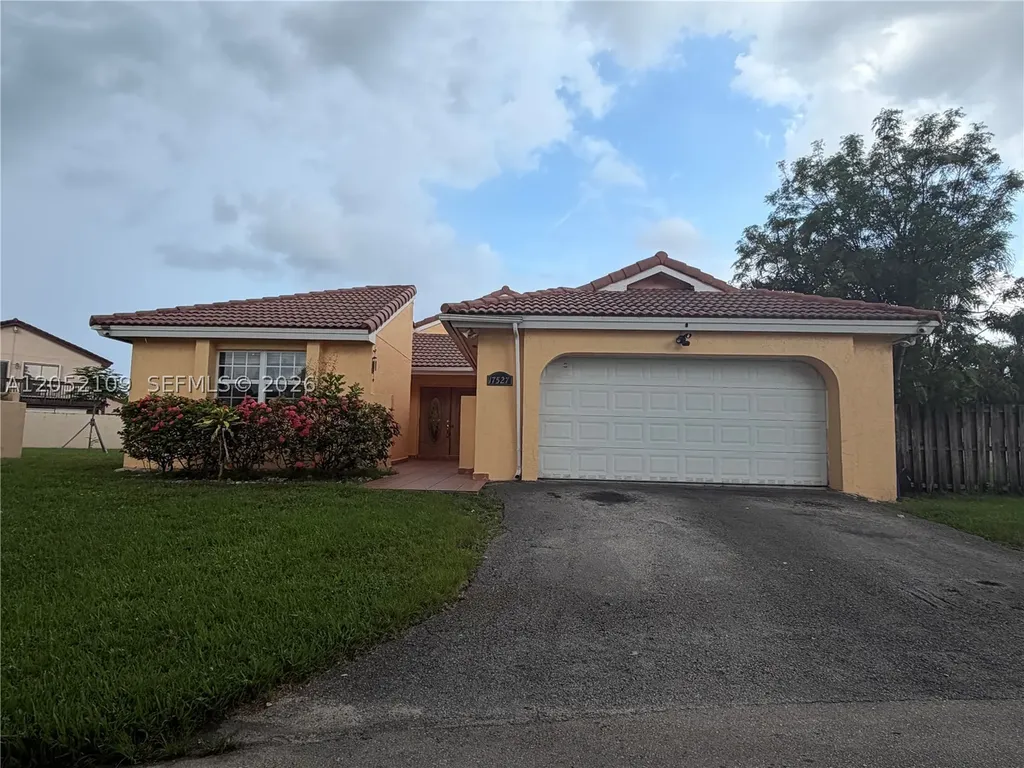 17527 NW 62nd Place N Hialeah FL 33015