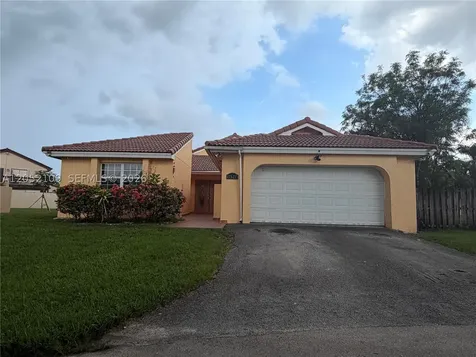 17527 NW 62nd Place N Hialeah FL 33015