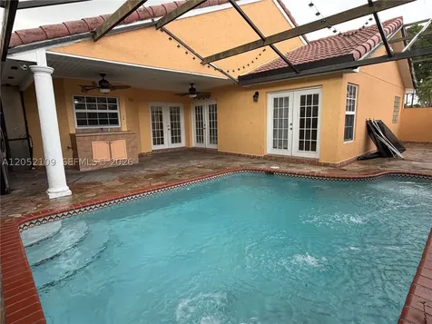 17527 NW 62nd Place N Hialeah FL 33015
