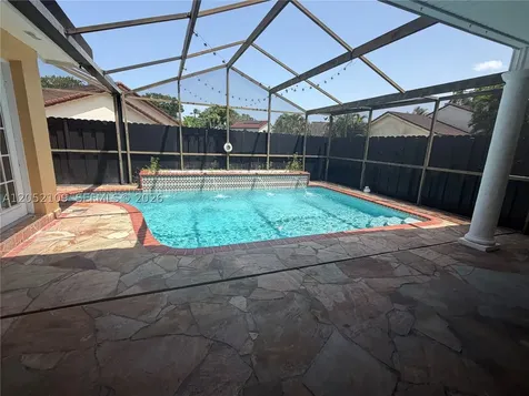 17527 NW 62nd Place N Hialeah FL 33015