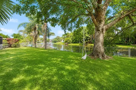 9320 NW 13th Street Pembroke Pines FL 33024