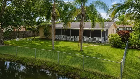 9320 NW 13th Street Pembroke Pines FL 33024
