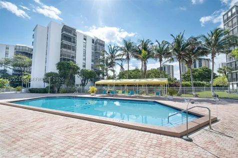 20400 W Country Club Drive Aventura FL 33180