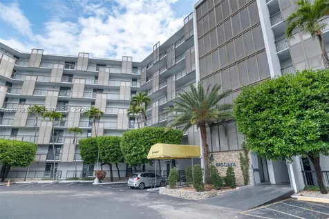 20400 W Country Club Drive Aventura FL 33180