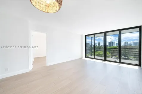 20400 W Country Club Drive Aventura FL 33180