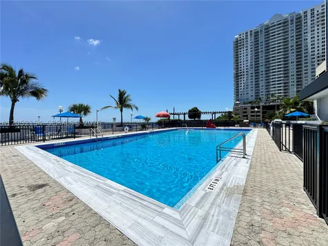 905 Brickell Bay Drive Miami FL 33131