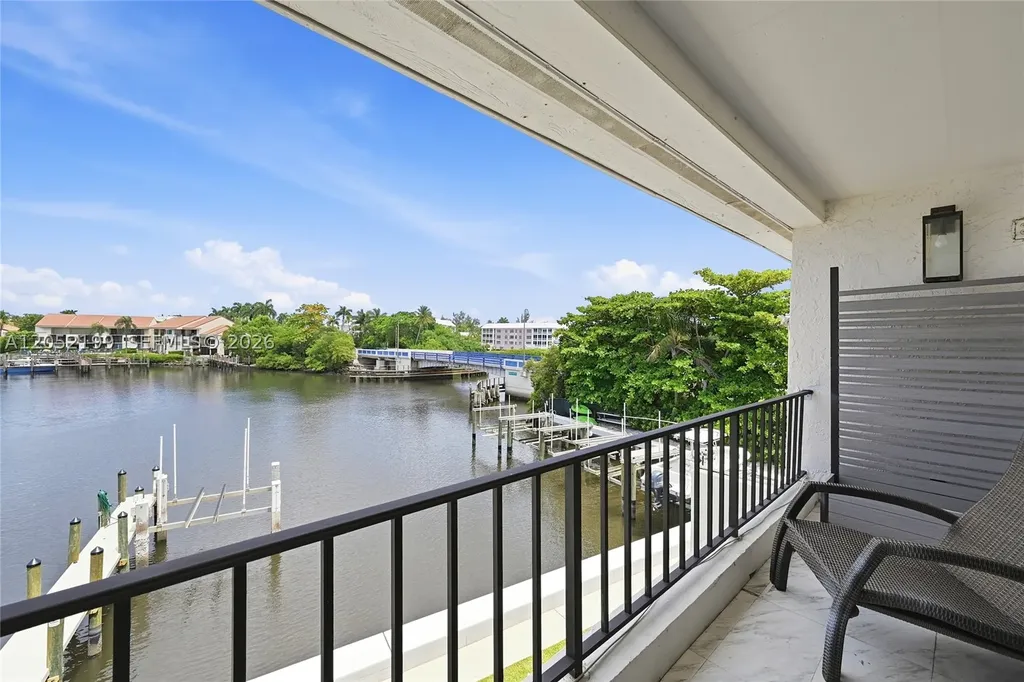 801 Palm Trail Delray Beach FL 33483