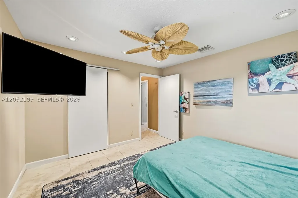801 Palm Trail Delray Beach FL 33483