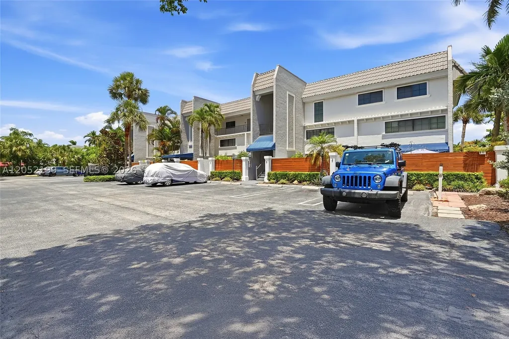 801 Palm Trail Delray Beach FL 33483