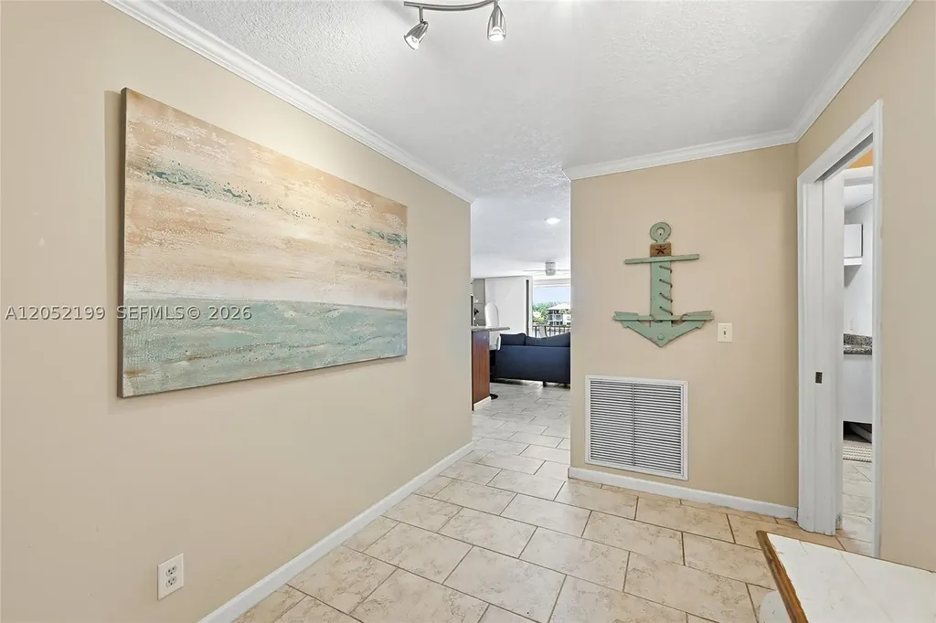 801 Palm Trail Delray Beach FL 33483