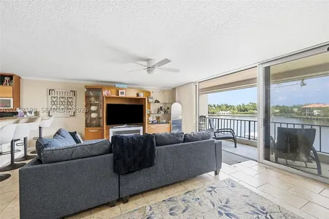 801 Palm Trail Delray Beach FL 33483