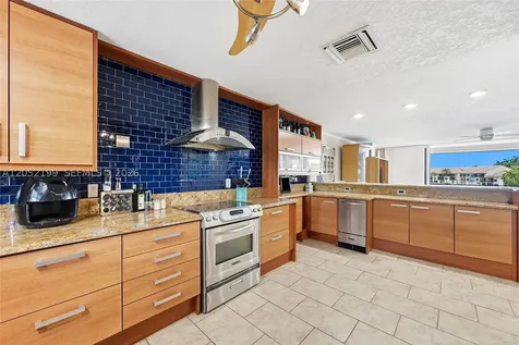 801 Palm Trail Delray Beach FL 33483