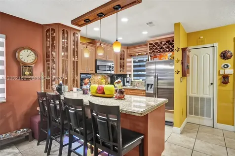 2359 W 74th Street Hialeah FL 33016