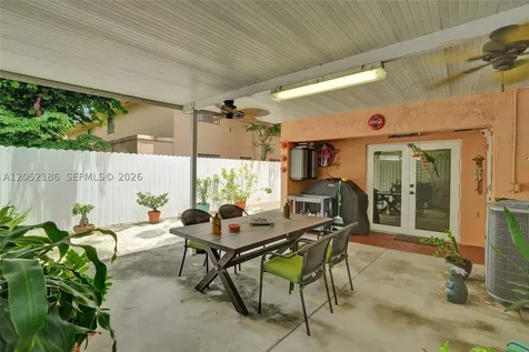 2359 W 74th Street Hialeah FL 33016