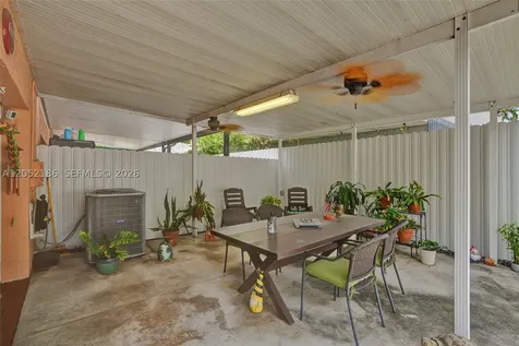 2359 W 74th Street Hialeah FL 33016