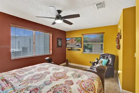 2359 W 74th Street Hialeah FL 33016