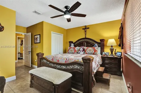 2359 W 74th Street Hialeah FL 33016
