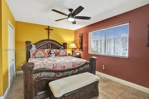 2359 W 74th Street Hialeah FL 33016