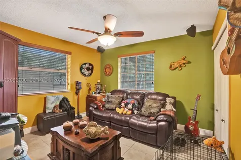 2359 W 74th Street Hialeah FL 33016